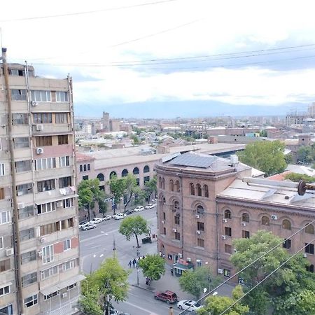 Large Apt Near Republic Square Apartment เยเรวาน ภายนอก รูปภาพ