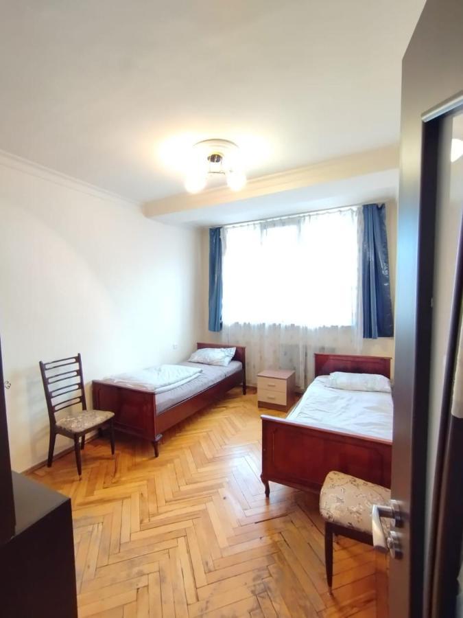 Large Apt Near Republic Square Apartment เยเรวาน ภายนอก รูปภาพ